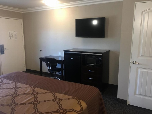 Hotel Seville - Ontario Airport/Chino image 10