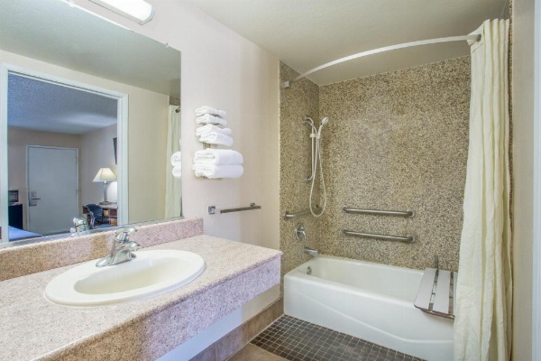 Hotel Seville - Ontario Airport/Chino image 30