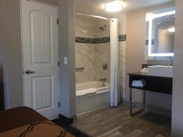 Hotel Seville - Ontario Airport/Chino image 9